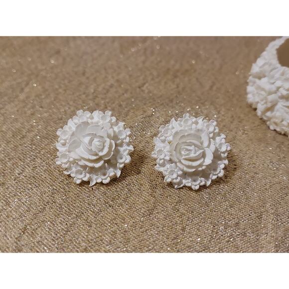 Vintage Faux Ivory Floral Celluloid Hinged Cuff Bracelet & Clip On Earrings - Picture 2 of 16